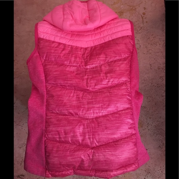 Free Country Girl's Power Down hooded puffer vest. - Picture 2 of 3